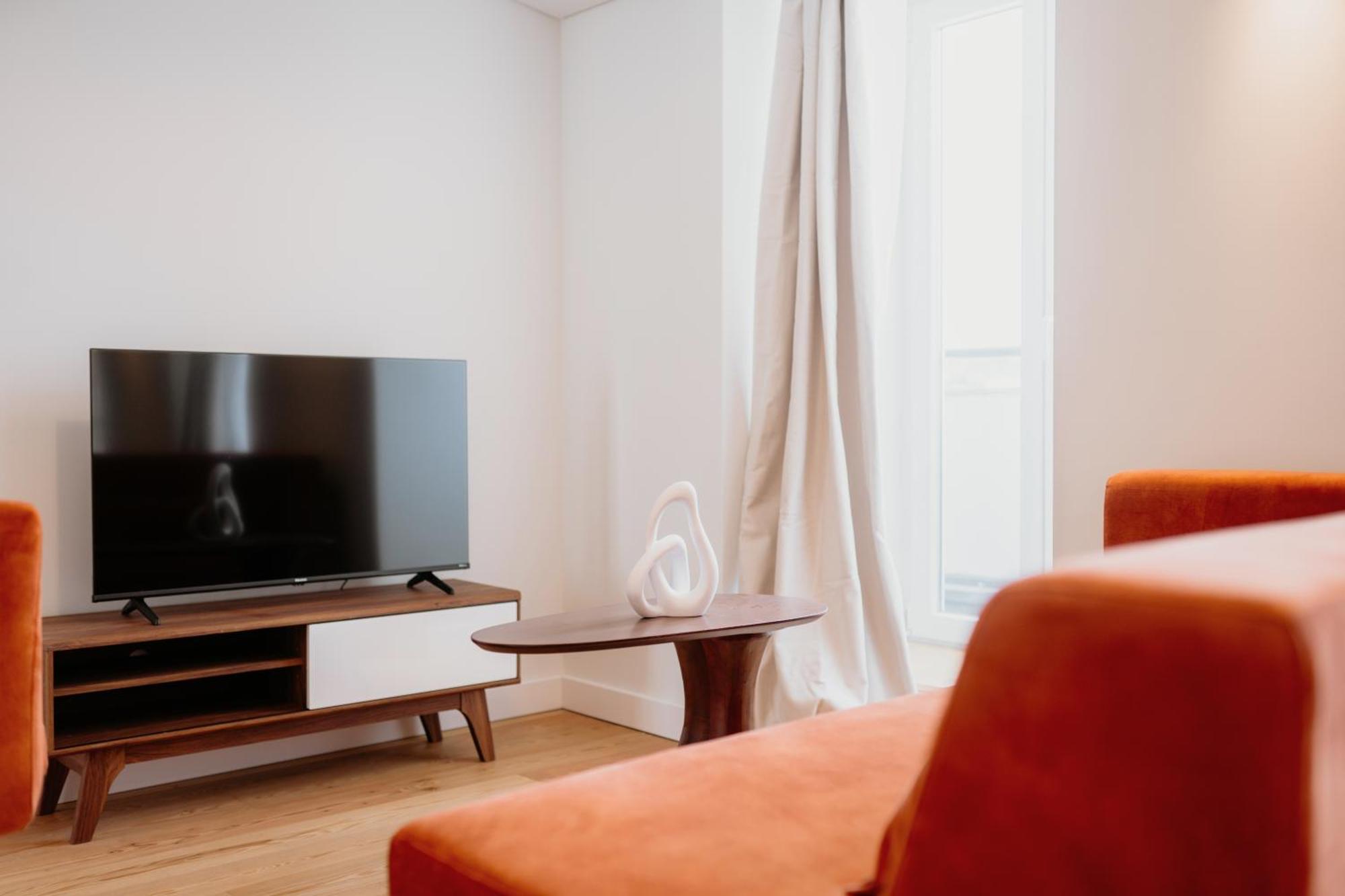 Mary Orange - No 236 2e - Stylish One-bedroom Escape Apartment *